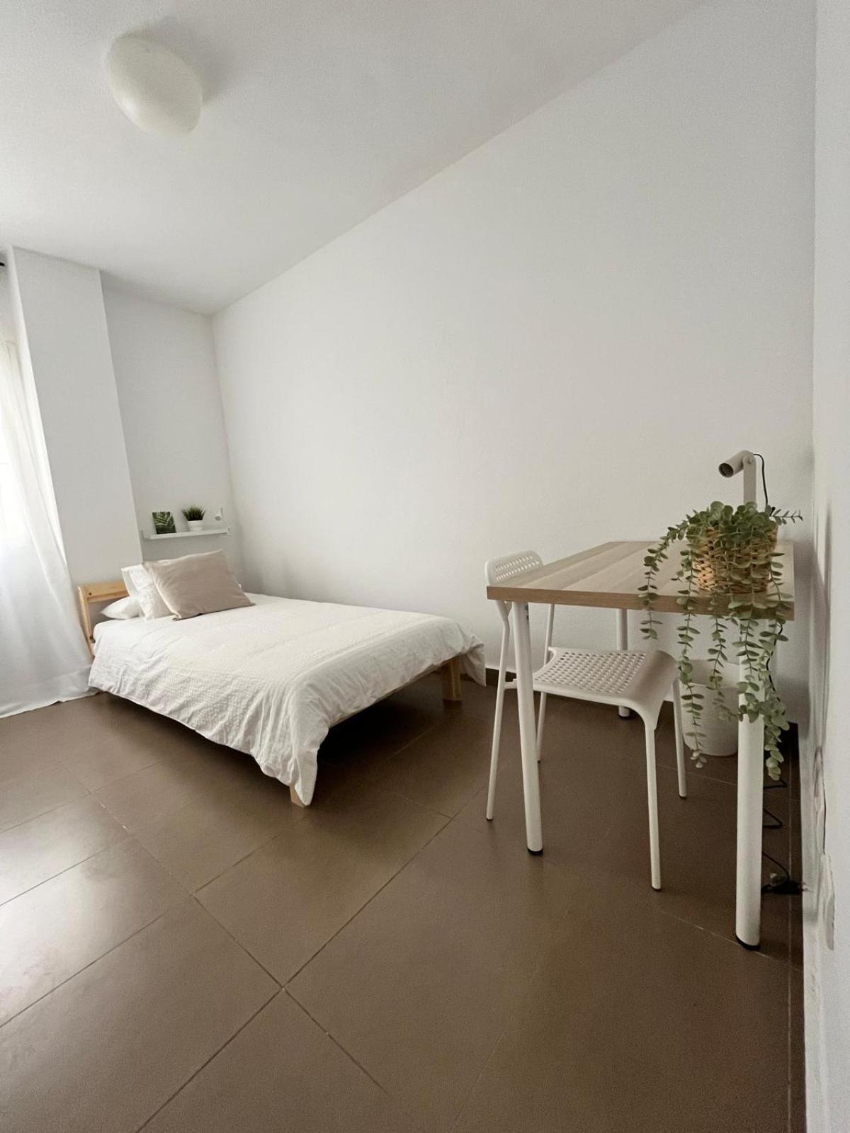 Malaga Prime Location - Stylish Apartment With Free Wifi, Free Parking, Steps From The Historic Center Málaga Exterior foto